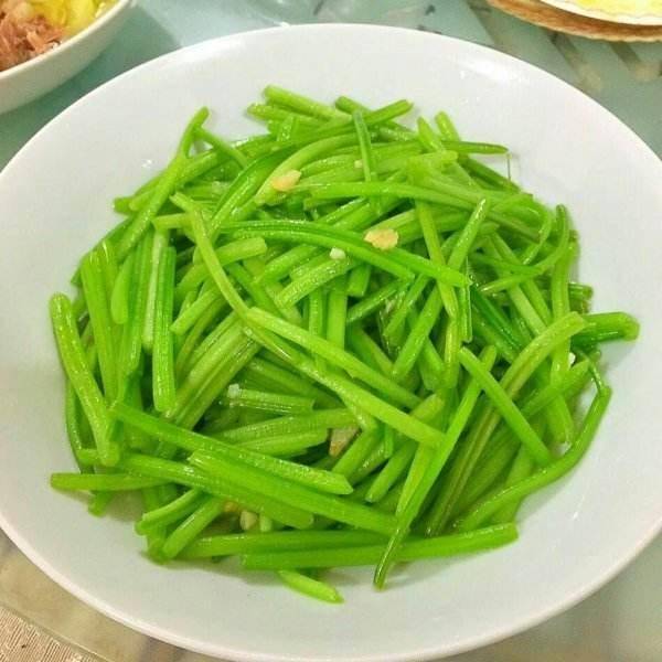 红薯梗,一种被人们忽略的营养食材!