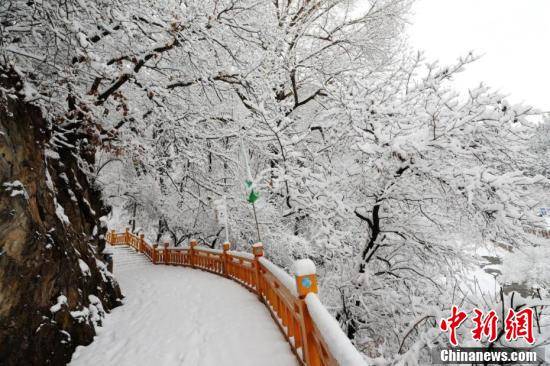 刘晓波|“陇右名山”变“雪山” 飘渺似水墨丹青