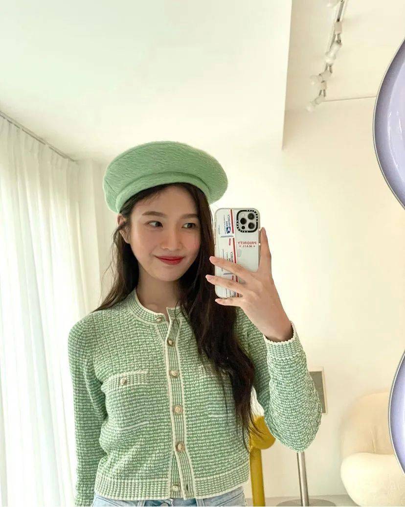 姐妹大脸妹子进！这样戴帽子，脸能小一圈！