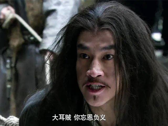 并当场下令,将吕布推出大堂,用丝带绞死后再斩首示众