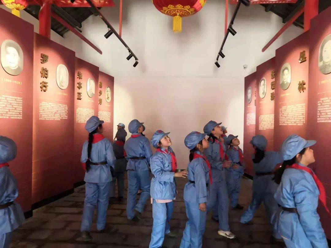 这所小学厉害了_教育部_沛县_红色