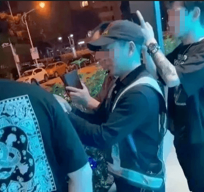 厦门路虎车内不雅视频被疯传现场一片狼藉那些喝醉酒的女生可长点心吧