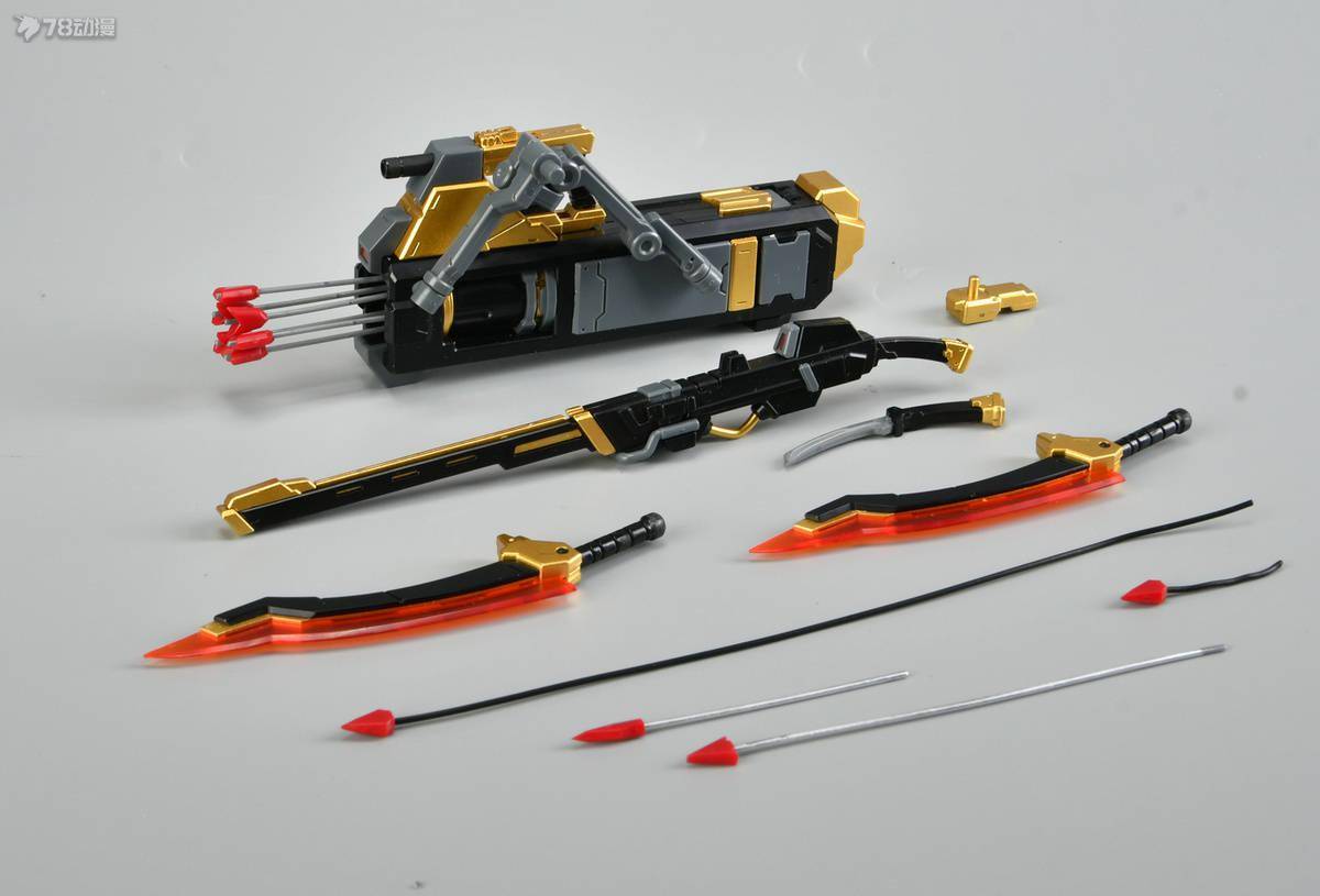 间转换,握把处还能抽出战术匕首"无名"(设定上是抽出,模型没有做结构