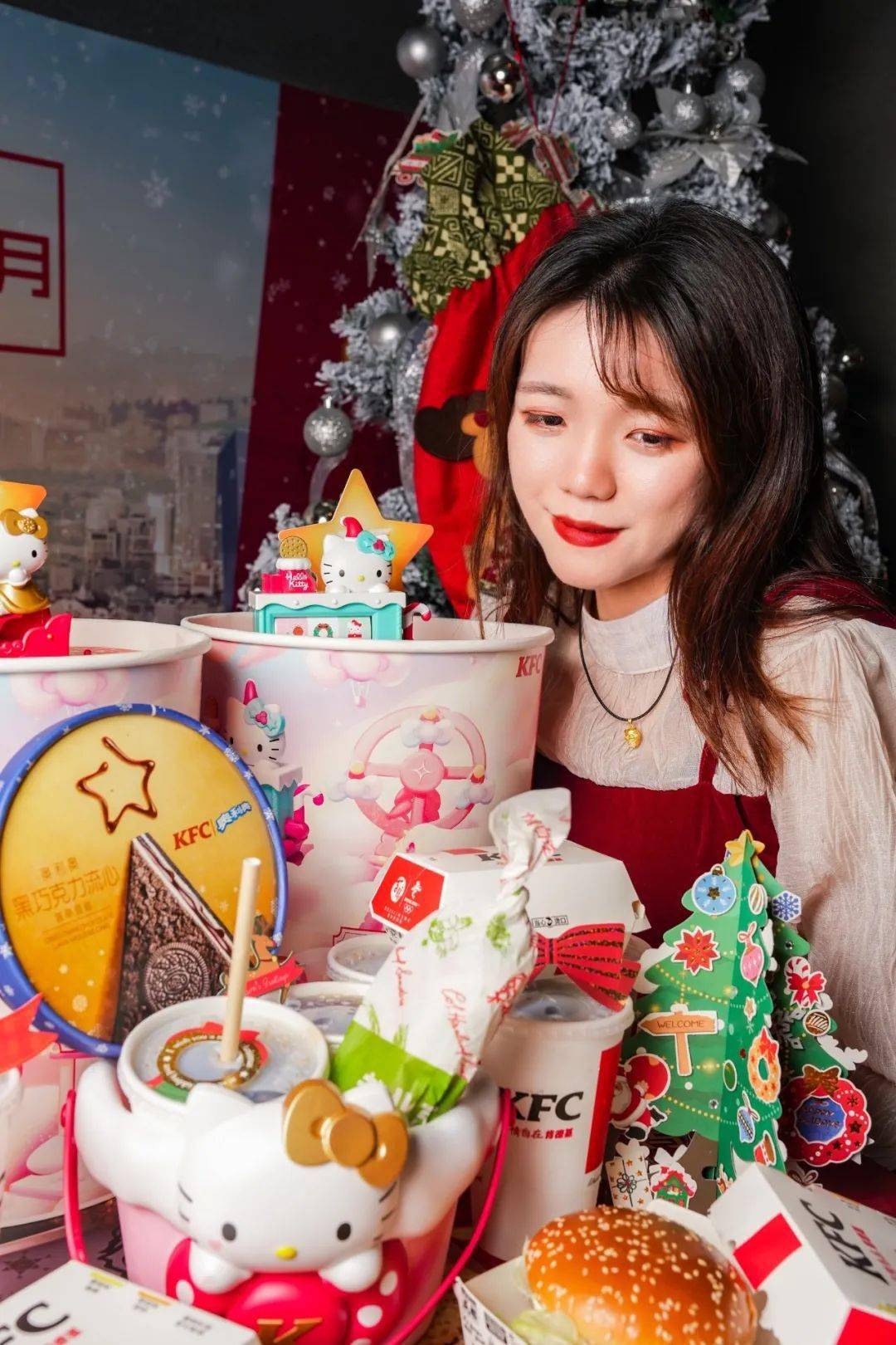 HelloKFC圣诞季来了！XL号“巨大的桶”，限时限量开抢！