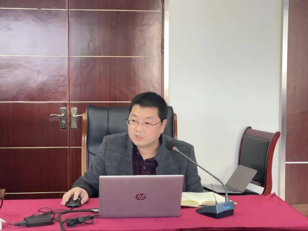 2021年12月3日,桐庐县初中教育工作会议在桐庐中学举行.