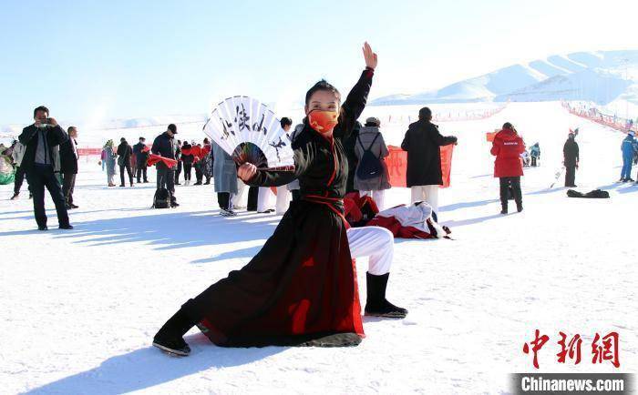 武术|2021新疆昌吉州冰雪旅游启动 网红“天山侠女”等打卡