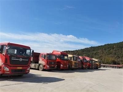 報道後續——市區泉都大道佔道大貨車不見了_貨運_停車場_肖橋