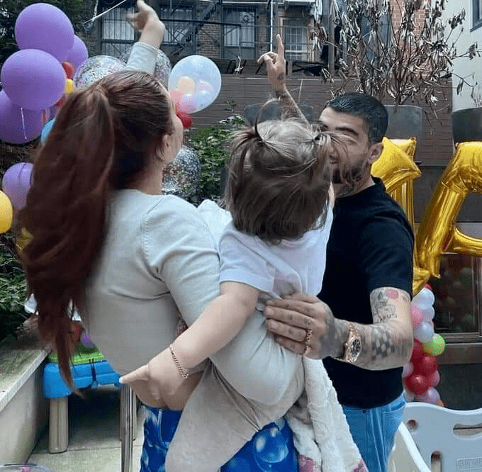 美渣和gigi孩子khai去年9月出生,之后小两口就十分注重保护女儿的隐私