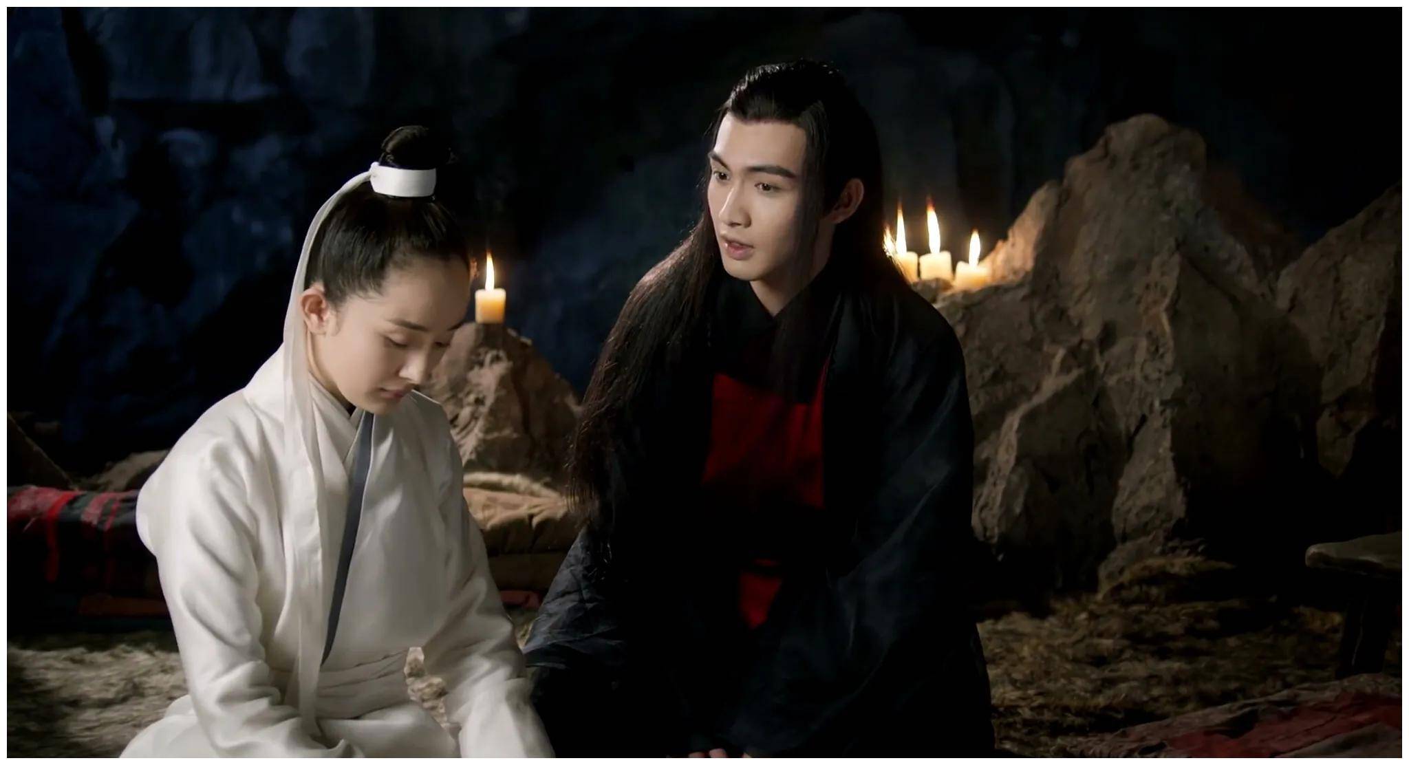 擎苍被封印在东皇钟内,而墨渊用元神祭了东皇钟,司音对于师父的死既