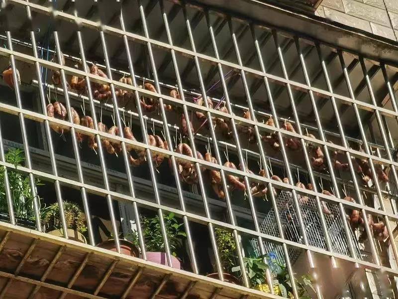 围栏上 阳台上 抓木机上 看广西人花式晒腊肉 360doc个人图书馆