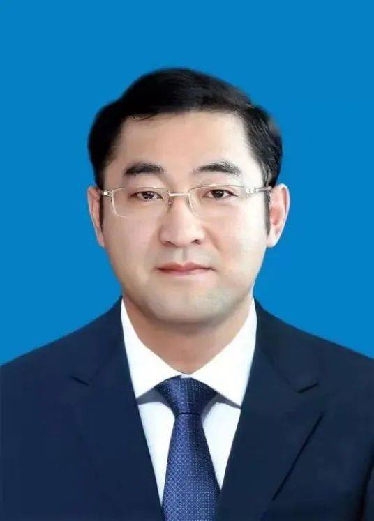 大学,经济学硕士,中共党员,现任河北省委常委,衡水市委书记