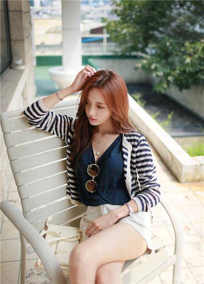 内容摘要:见到苏小小的目光,场中所有人先是一怔,然后目光也是朝杨叶