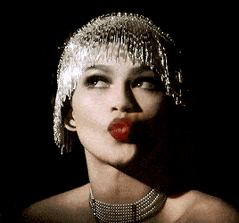 好莱坞新一代红毯女王赞达亚蛇骨露背装辣翻全网性感身材逆天大长腿