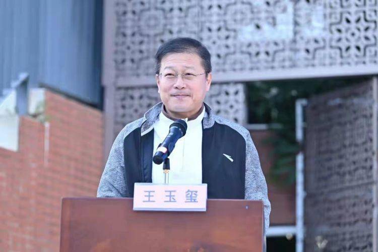 深圳市龙华区教育工委书记,教育局长王玉玺,龙华教育局教科院院长