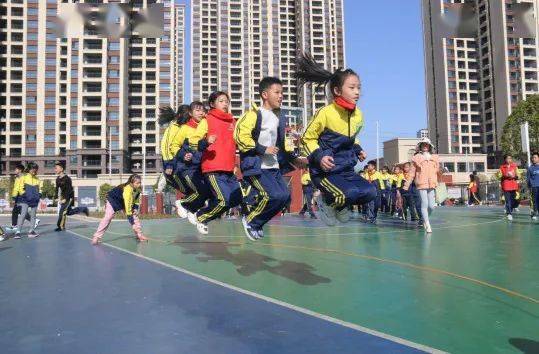 新湖南茶陵县金星学校举行首届田径运动会