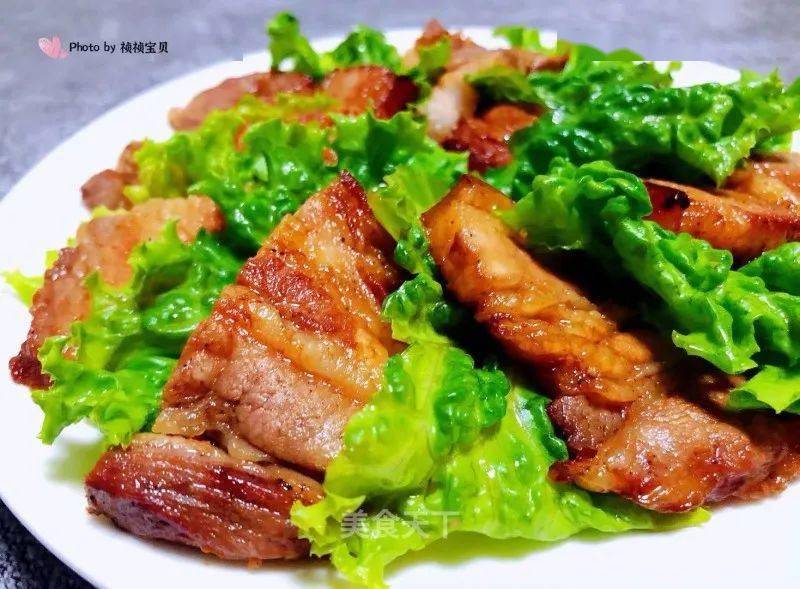 食尚| 香煎五花肉:焦香四溢_生菜_烧烤_一品鲜
