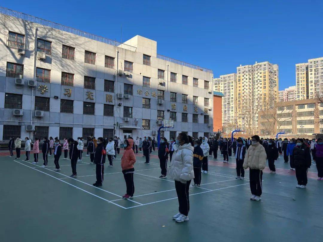 派出所,应急等部门组织汇文中学南校区350余名师生开展消防宣传和疏散