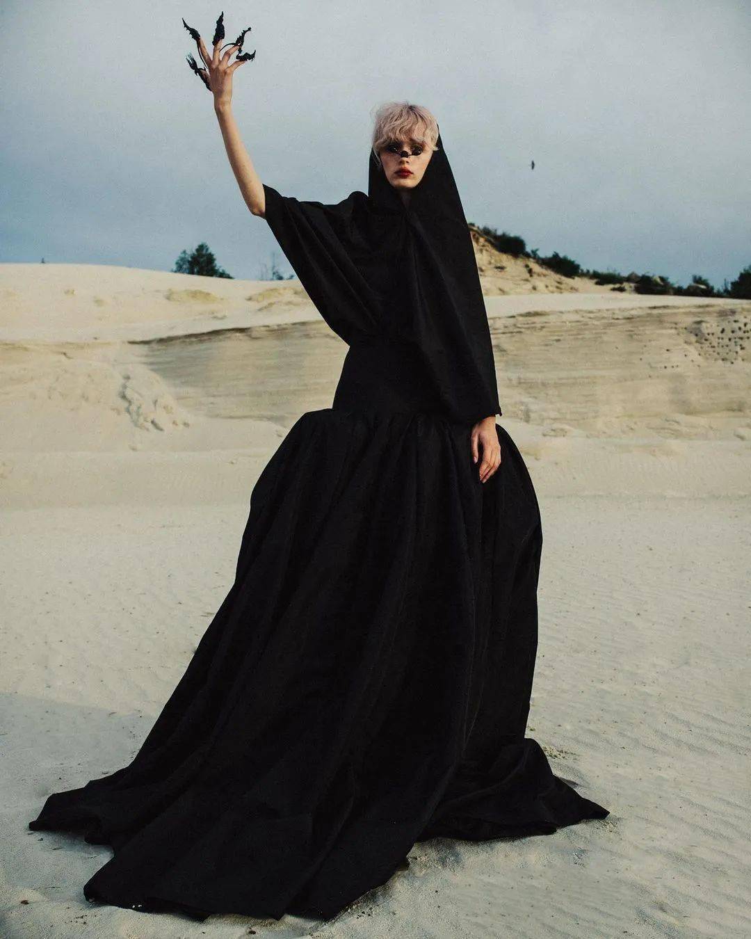 de 法国时尚圈力捧的设计新秀，还是位脸蛋天才~