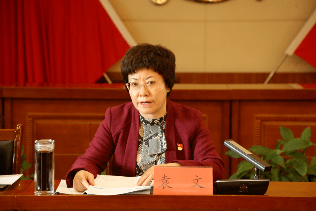 领会新精神 走好新时代赶考路——区政府党组召开十九