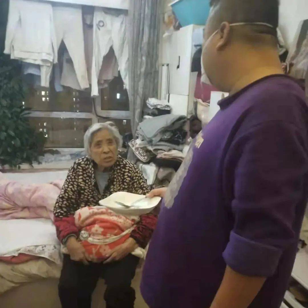【同心战疫】多亏了好邻居,比亲生儿女伺候的都好!_焦健_马秀丽_老人