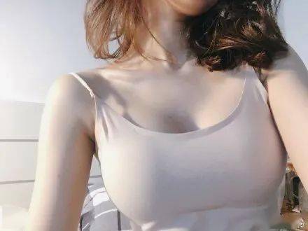 曲线 “胸大还穿吊带，一看就不是正经姑娘”