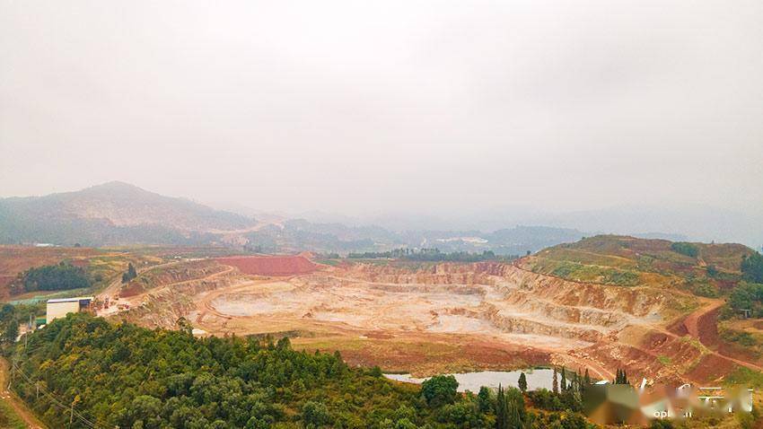 云南安宁:矿山修复 绿意盎然_昆钢_开采_村民