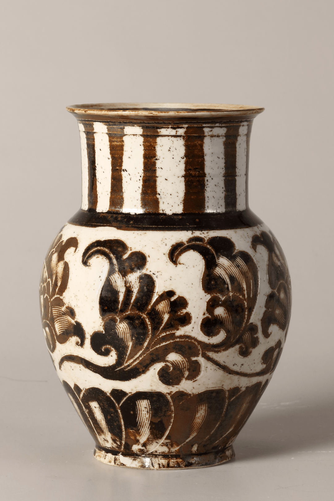 一只南宋官窑青釉钵1150万，一只北宋定窑斗笠式碗1322.5万：保利