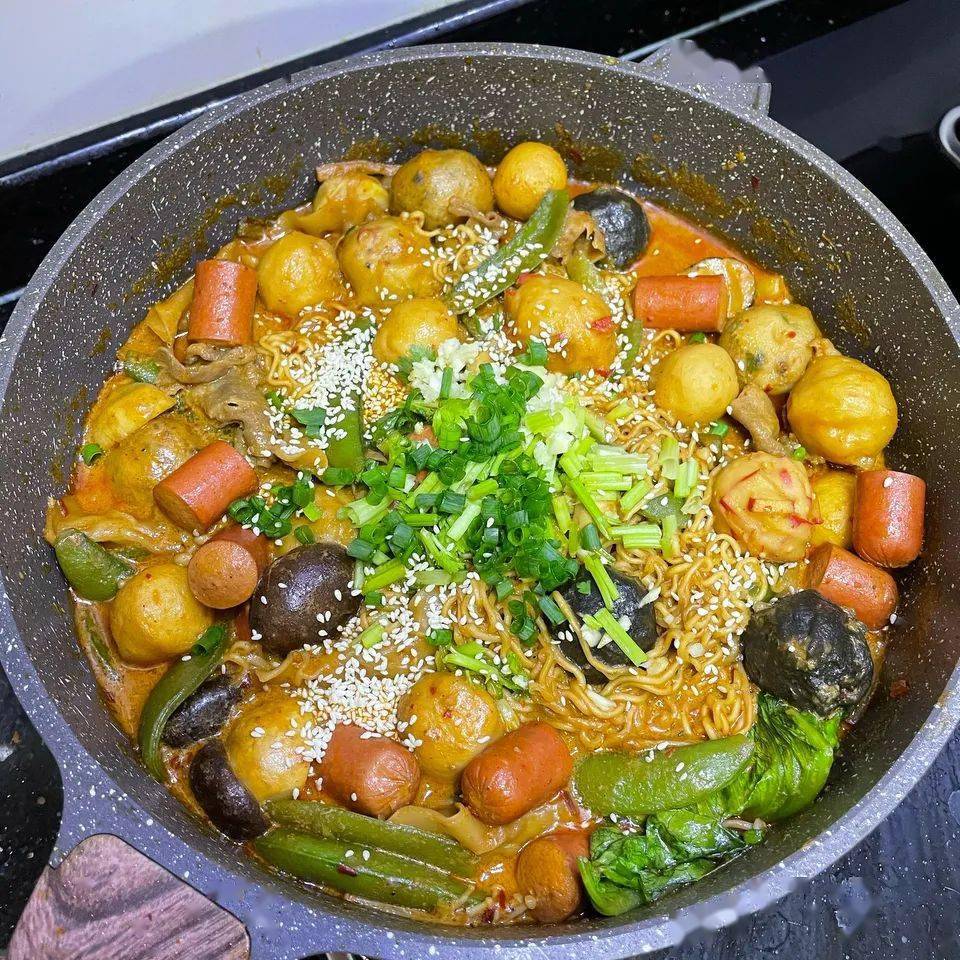 加上一个小妙招,这麻辣烫绝啦!_牛奶_丸子_芝麻酱