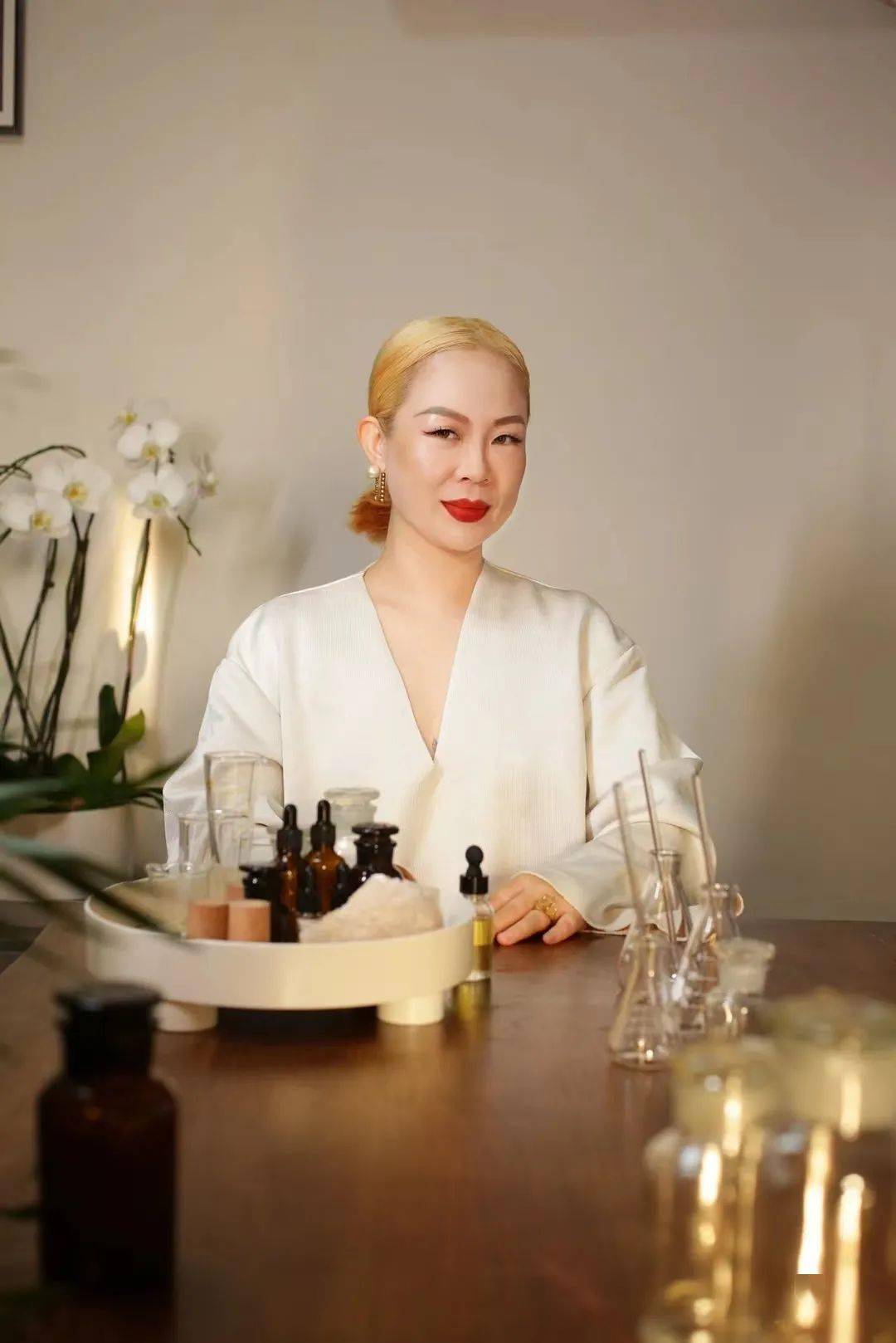 rifa国际芳疗协会认证芳疗师kdca精油调香导师资深时装编辑百万时尚