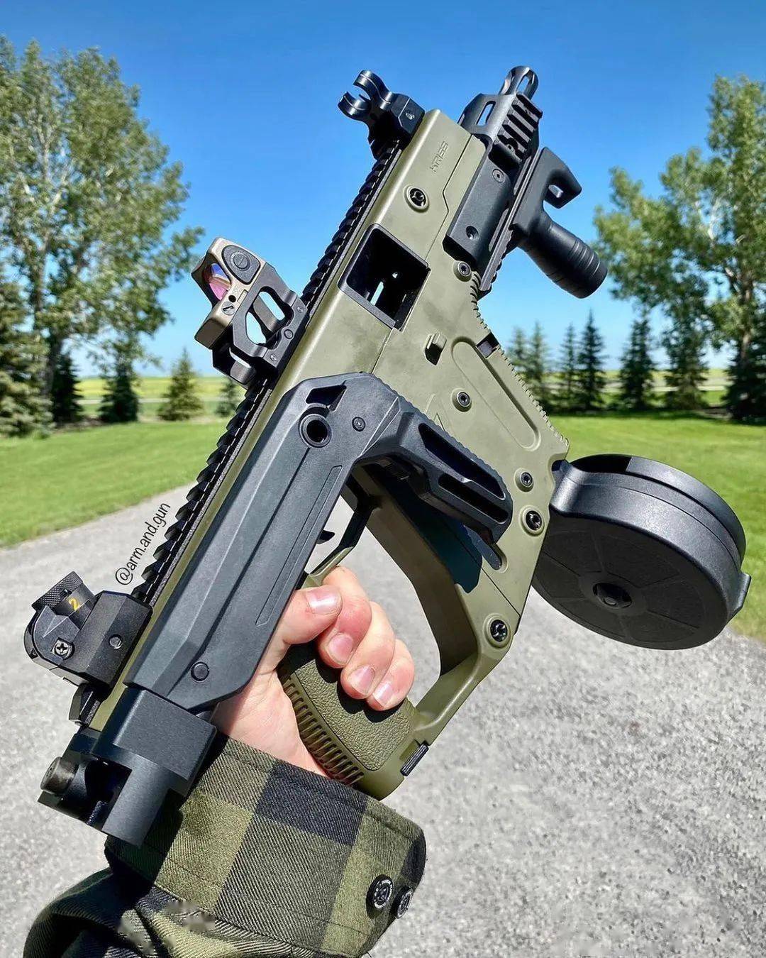 krissvictor图集科幻化的的外观百变的造型