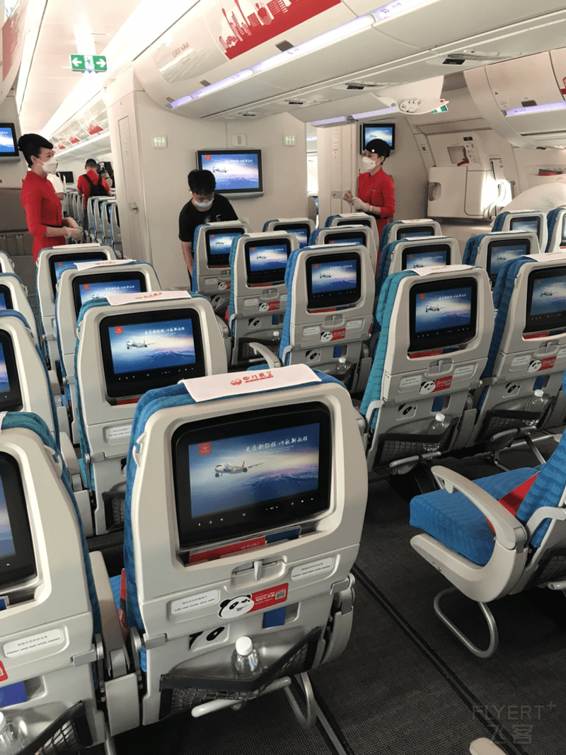 惊喜满满王牌a359墨镜侠执飞首航川航还给乘客准备了大礼包