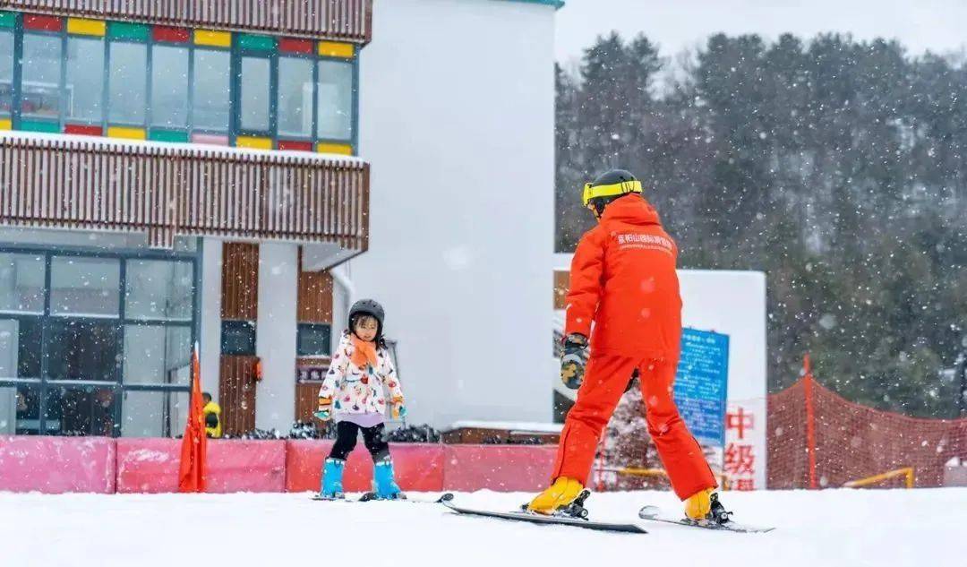 夜场|开板在即！汉中紫柏山国际滑雪场试运营，走，约起~