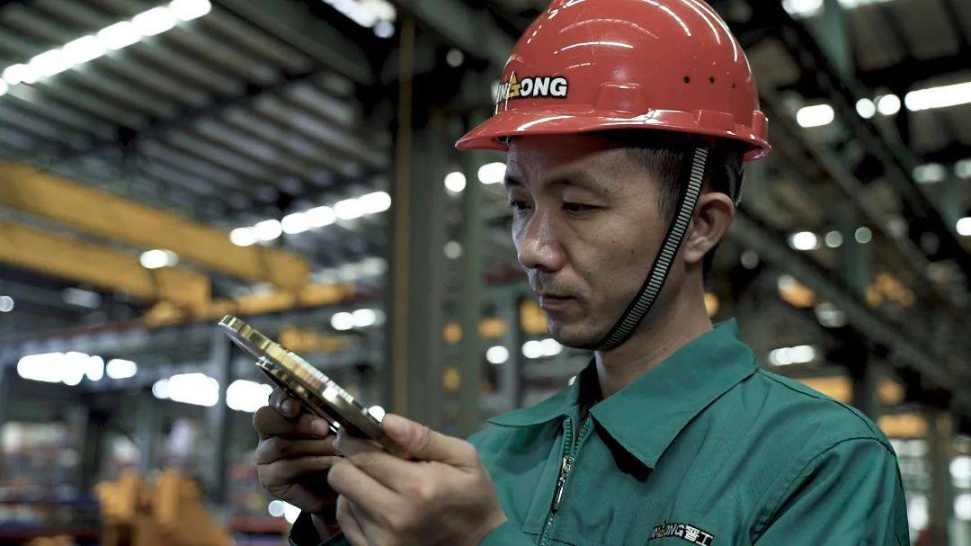 八闽工匠年度人物候选人6张达斌百炼成钢铸就时代匠魂