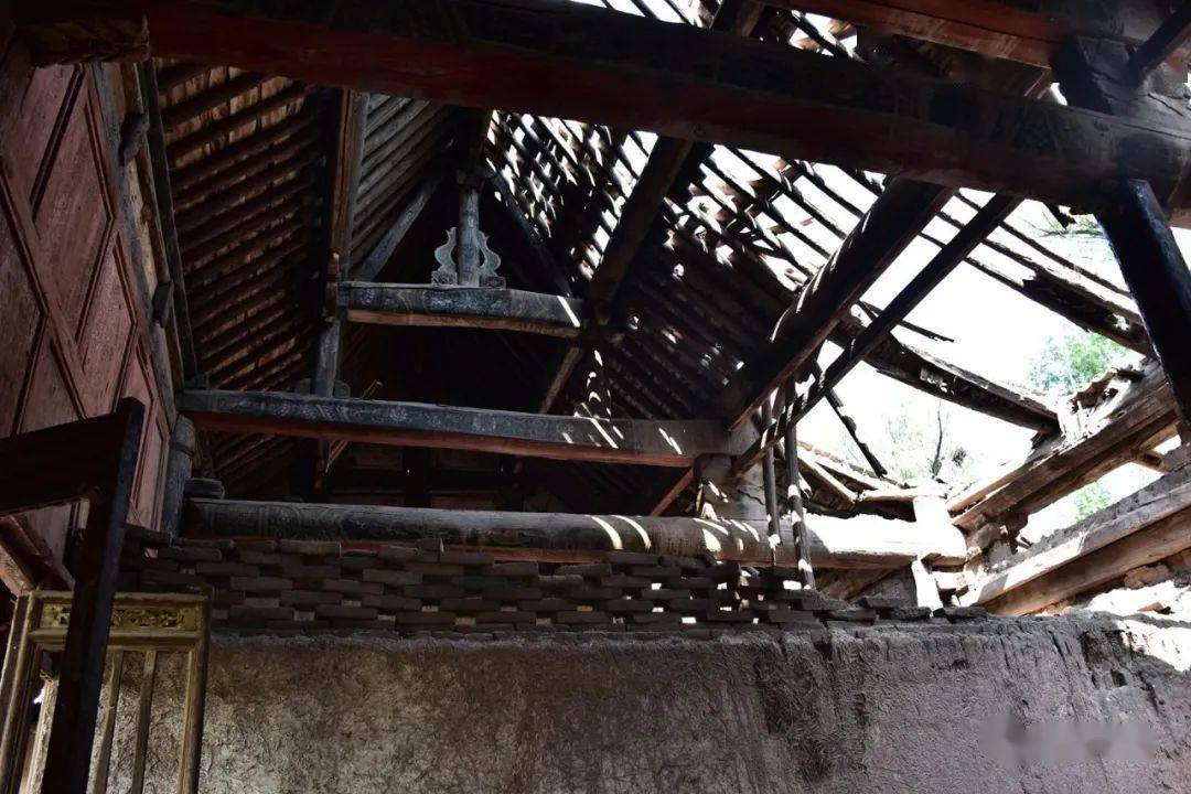 2021年7月"康驰子"拍摄的丰固村普寿寺现状,屋顶大面积坍塌2016年5月"