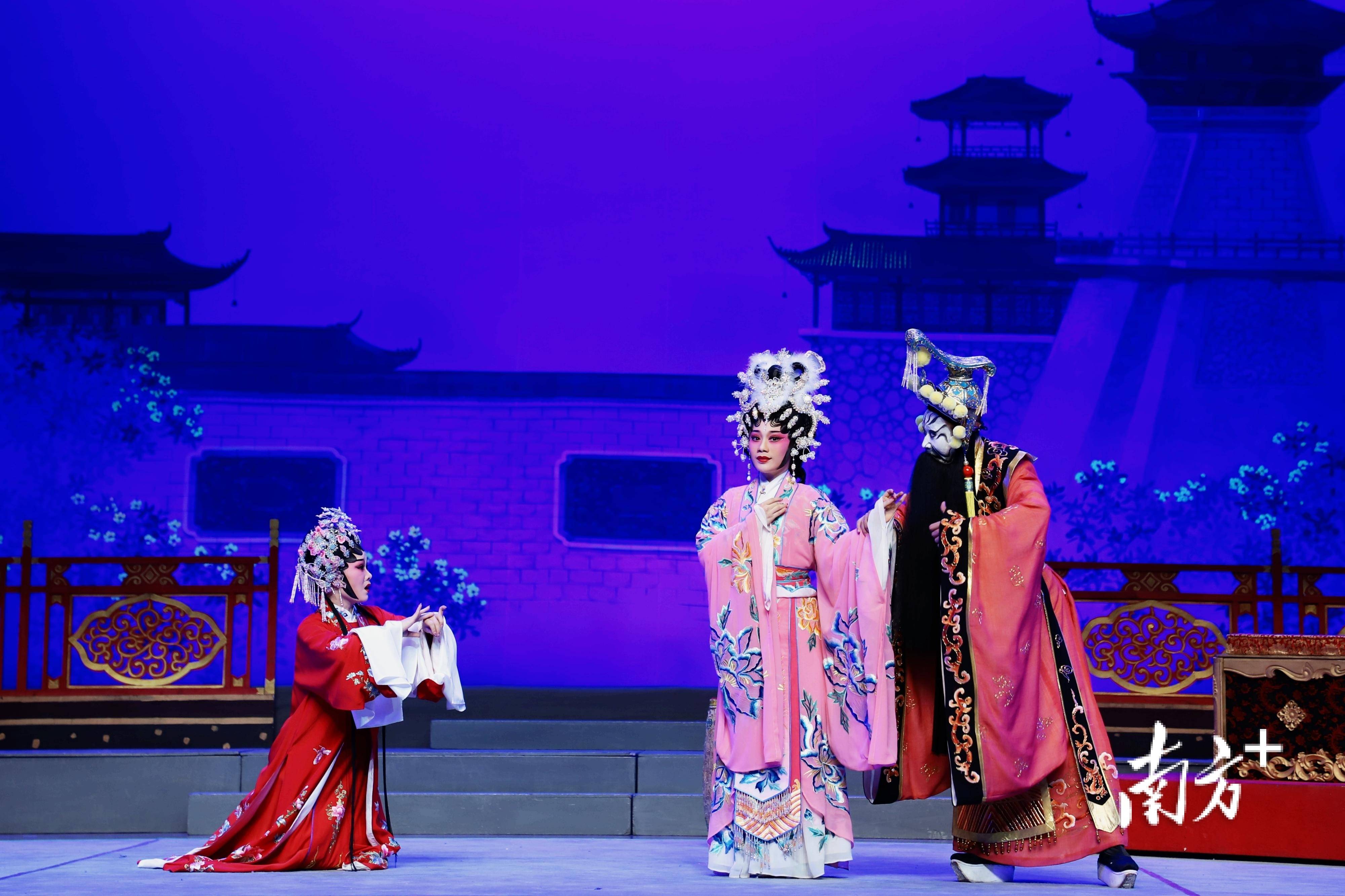 领略戏曲魅力粤剧名家精品剧目传演在深圳戏院上演