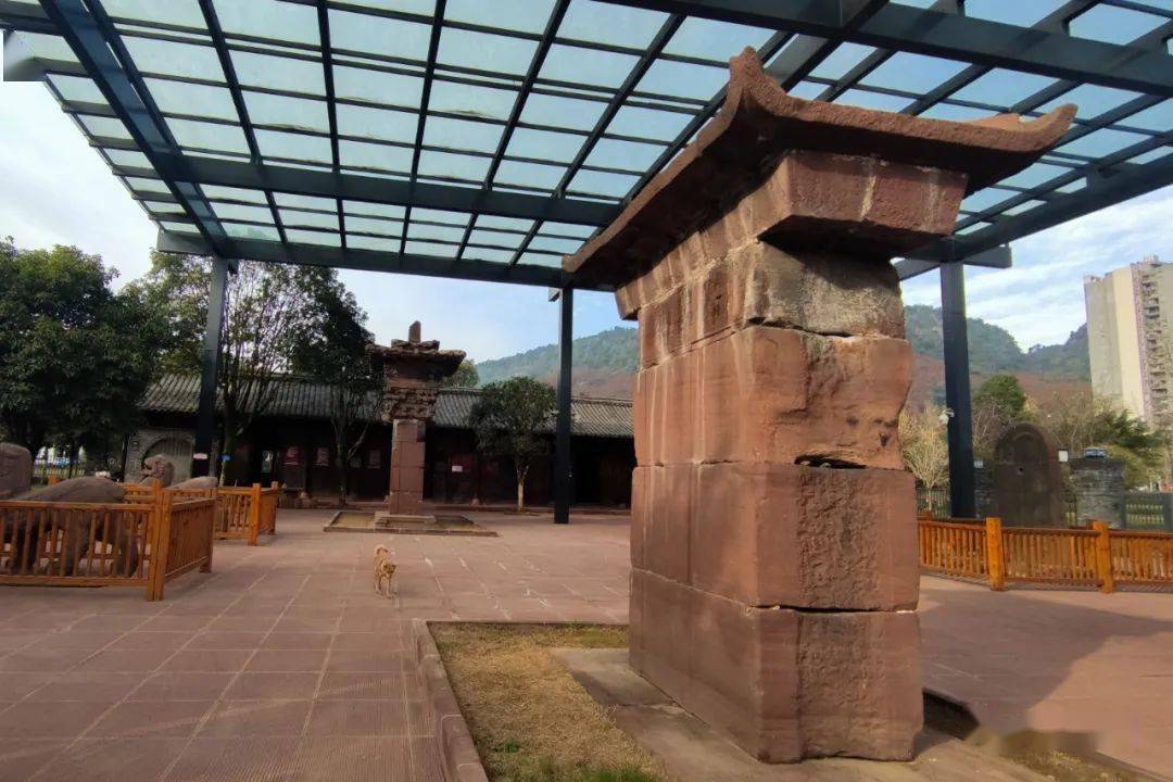 wowyaan中国最美汉阙矗立在雅安主城区