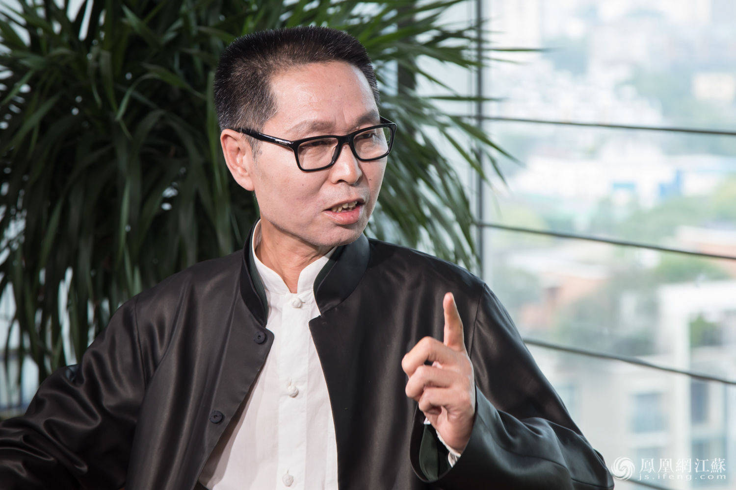 钟山文艺讲坛薛亮开讲难忘那座小小的山