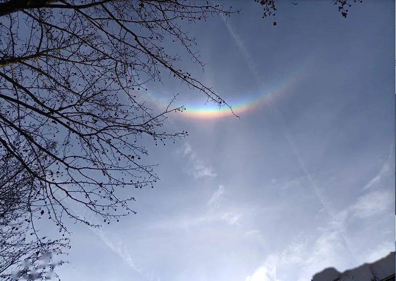 山东天空惊现倒挂彩虹请接受一份来自天空的微笑吧