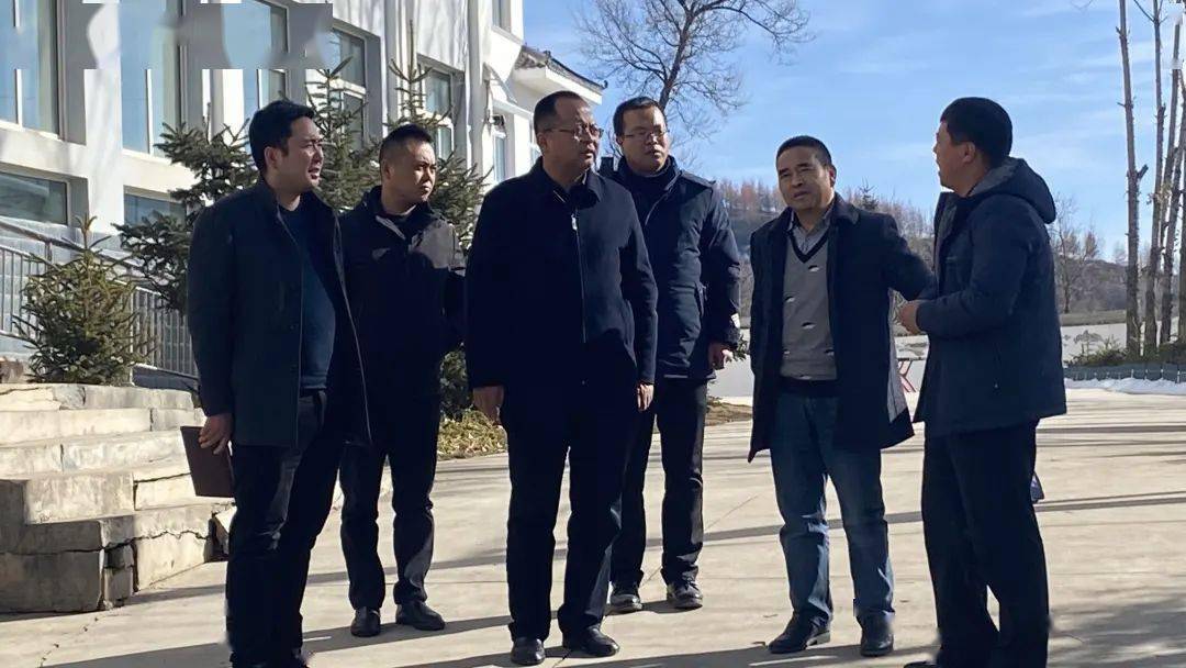 县委常委,政法委书记石小伟一行深入贵清山镇调研当前