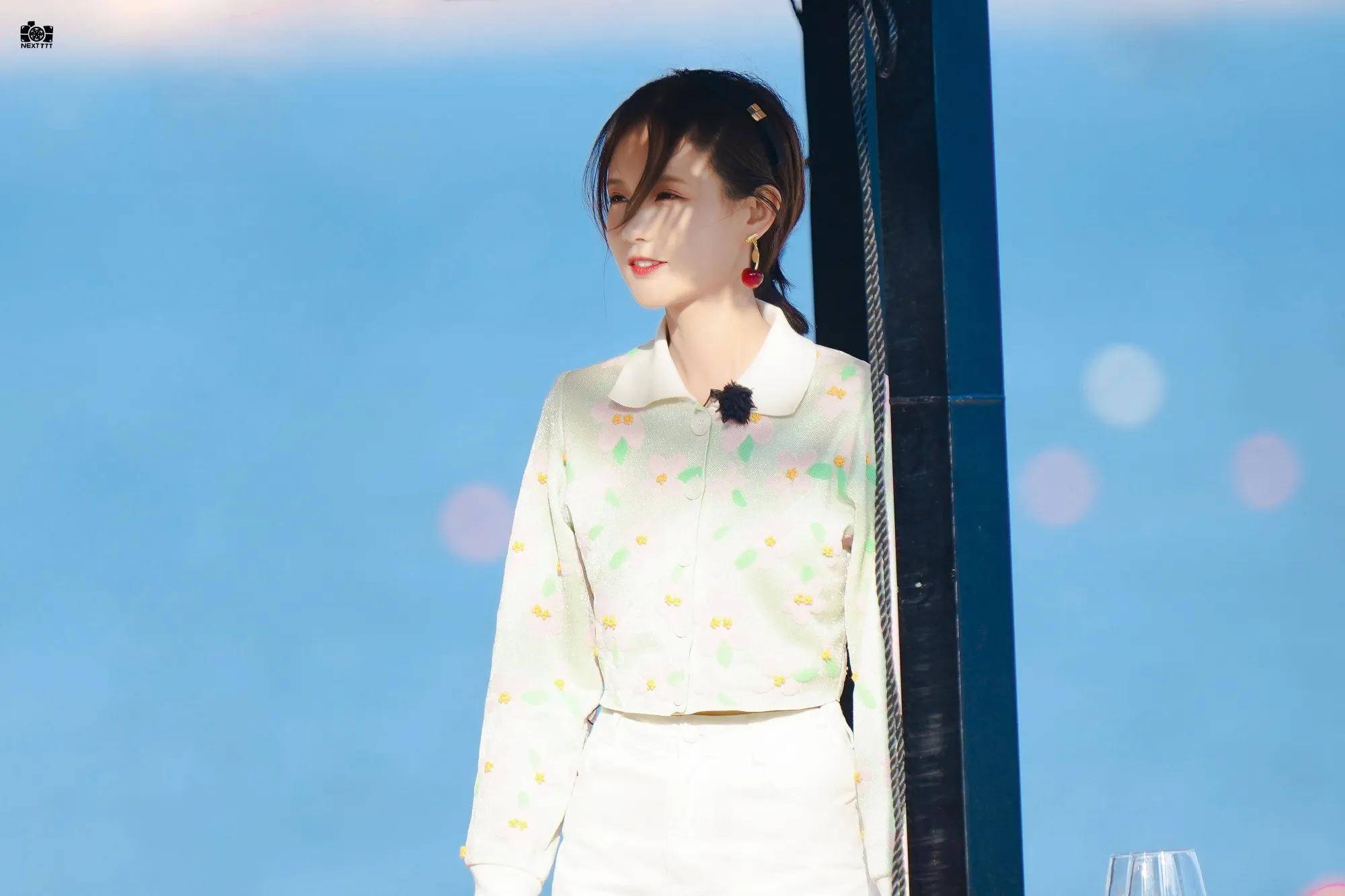 李一桐路透,海边沙滩游玩_李一桐_沙滩