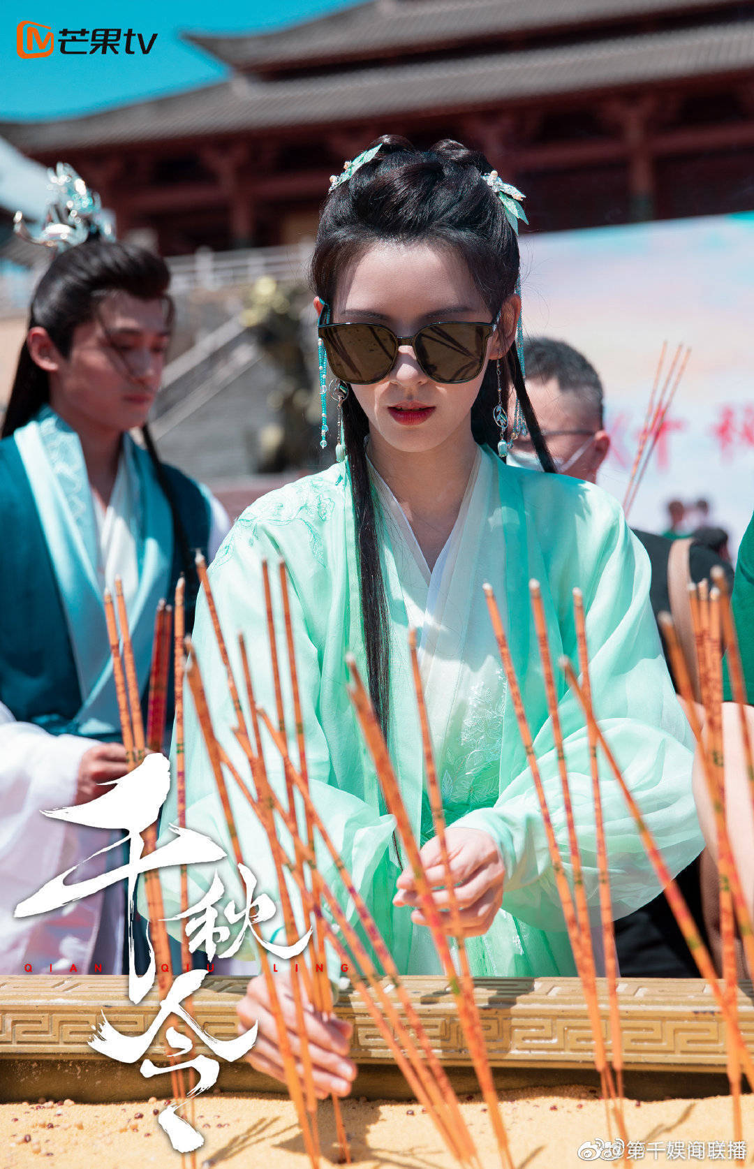 张予曦佟梦实合作的电视剧《千秋令》杀青……_憧憬_联播_西服