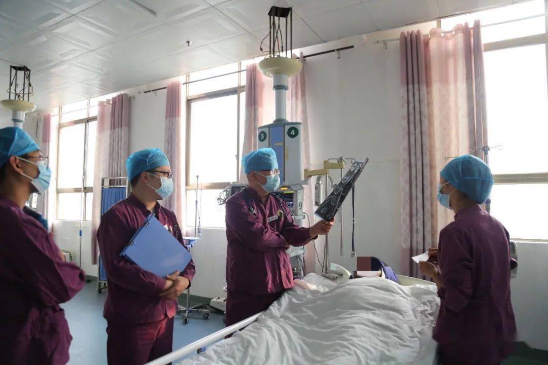 67遂平仁安医院生命的绿色之门重症监护室