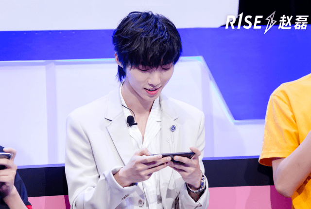qq手游名人赛:赵天宇空降和平精英,携手包子,叶雪快乐
