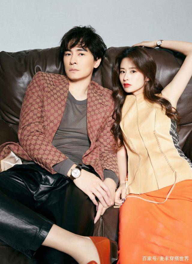 颖儿郑元畅同框拍写真,穿皮衣配开叉裙明艳动人_条纹_上衣_个性