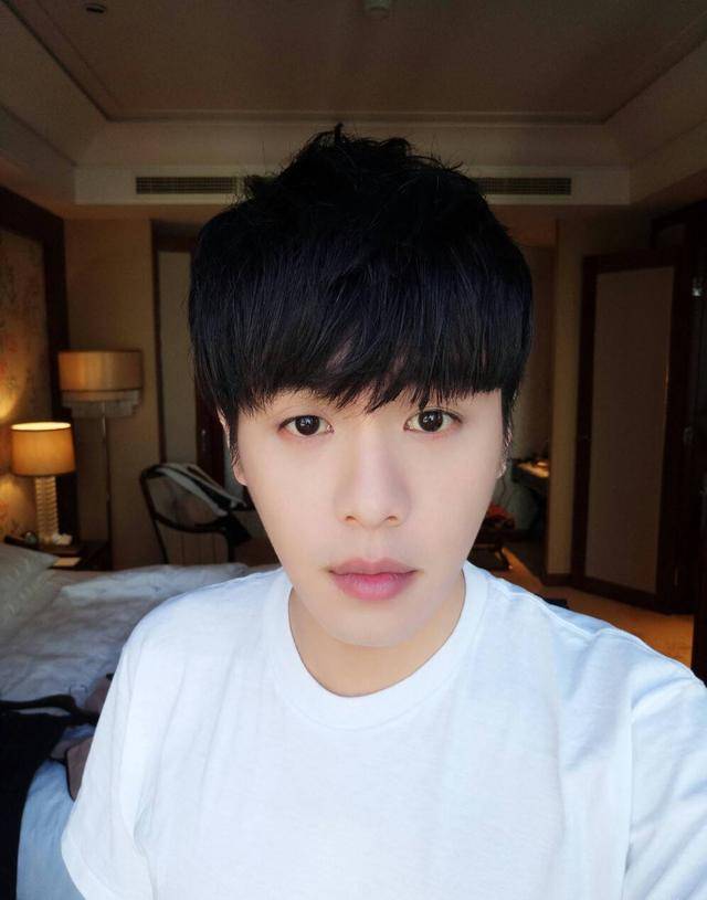 唐艺昕生图曝光老公张若昀也被赞网友太瘦了