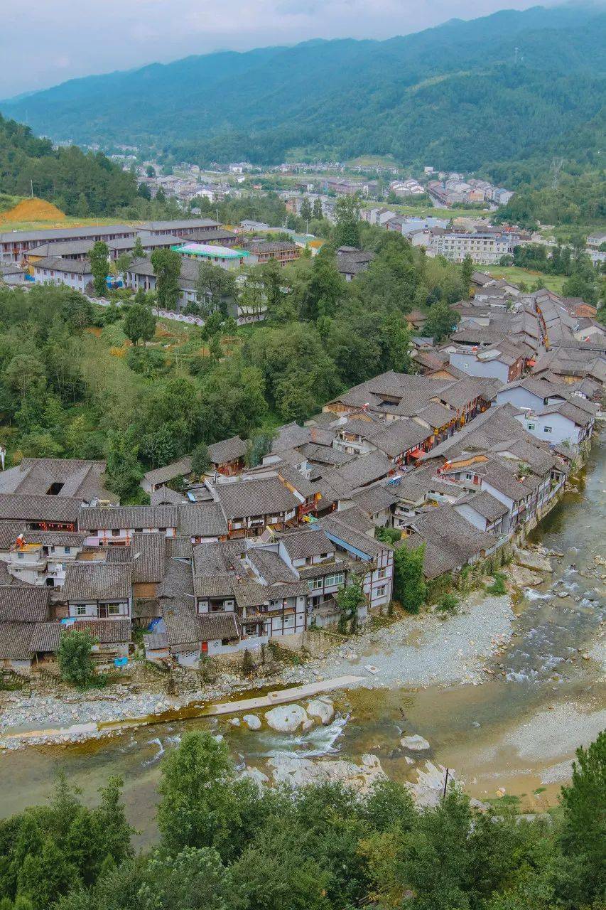 魏辅唐|中国最神奇古镇，一街跨三省！景色不输乌镇，却鲜为人知