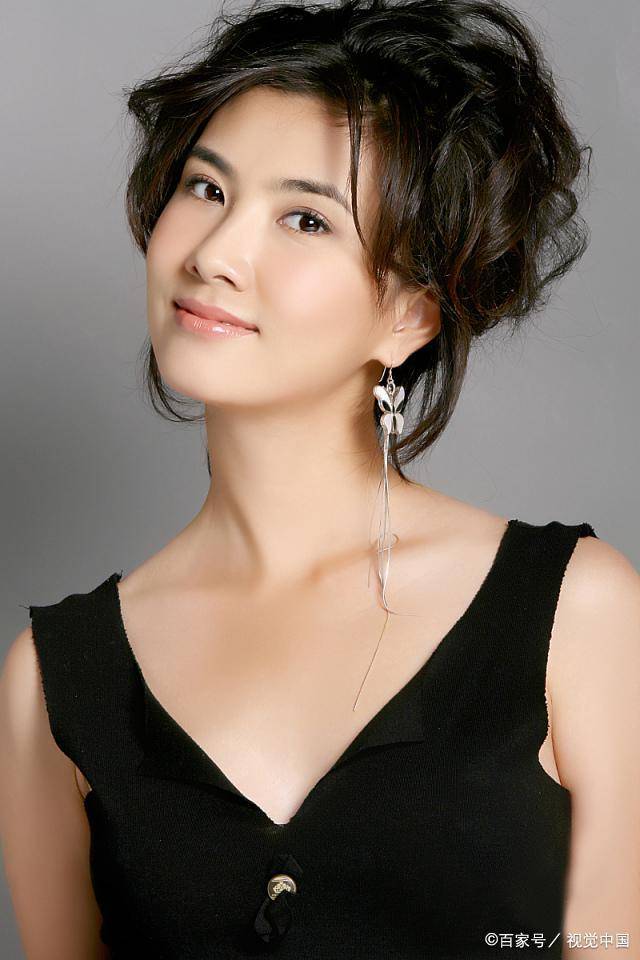 2020年,边潇潇的微博一片祥和,温馨又充满生活气息,曾经,有一场"战争"