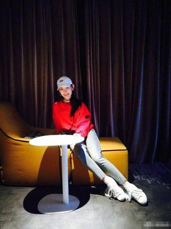 童星身世的蒋依依,94年的鞠婧祎,甜美和可爱,你喜欢哪款?