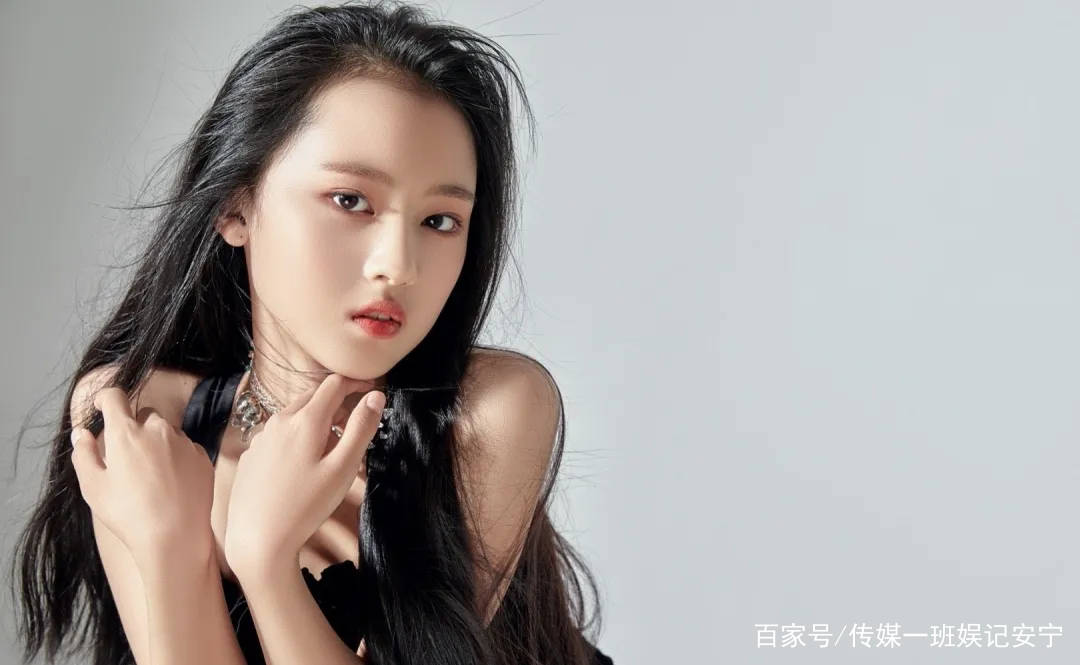 "天山童姥"扮演者张婉儿,三岁开始出道演戏,素颜被称小刘亦菲