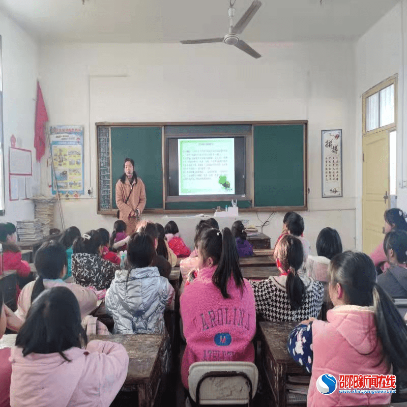 古坳|隆回县羊古坳镇中心小学举行五年级女生生理心理健康辅导讲座